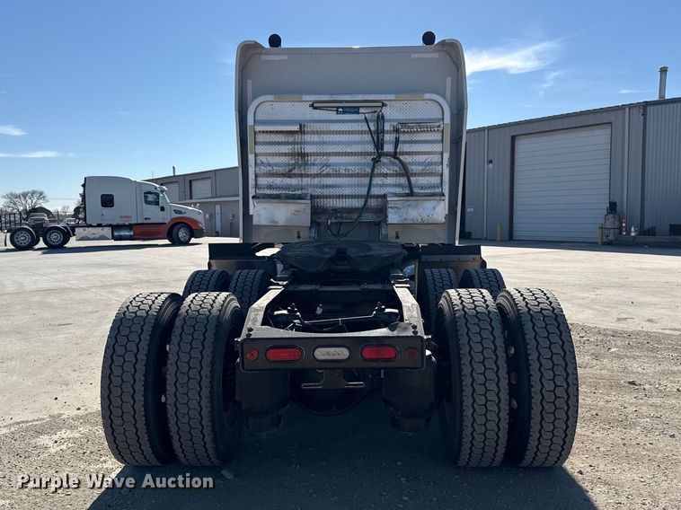 image for item DQ4340 2018 Peterbilt 389 semi truck