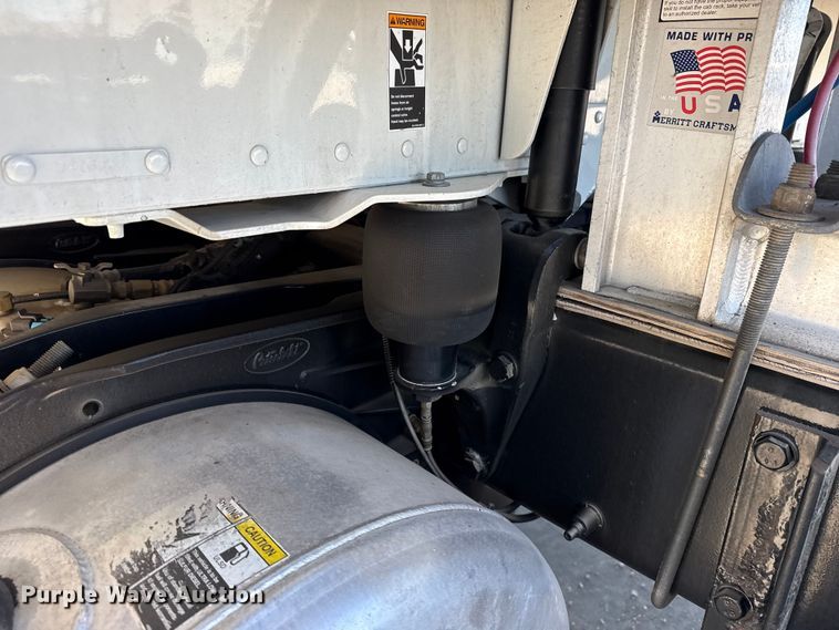 image for item DQ4340 2018 Peterbilt 389 semi truck