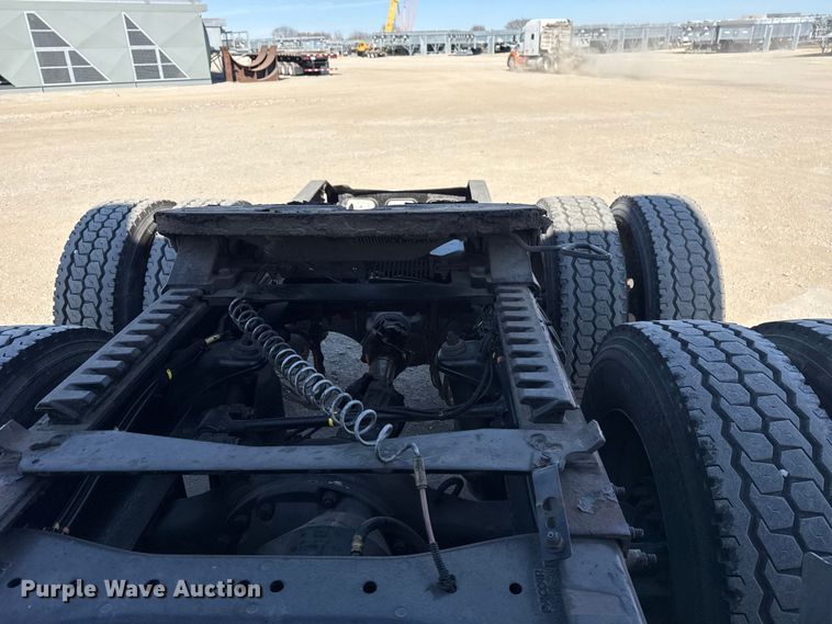 image for item DQ4340 2018 Peterbilt 389 semi truck