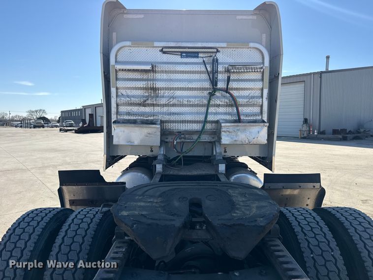 image for item DQ4340 2018 Peterbilt 389 semi truck