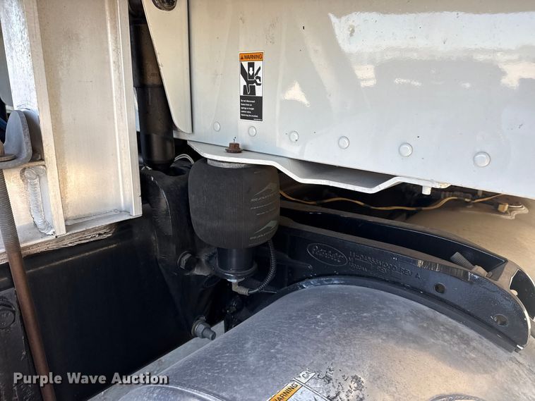 image for item DQ4340 2018 Peterbilt 389 semi truck