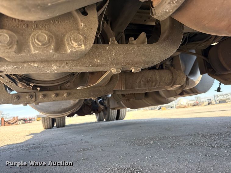 image for item DQ4340 2018 Peterbilt 389 semi truck