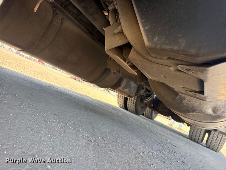 image for item DQ4340 2018 Peterbilt 389 semi truck