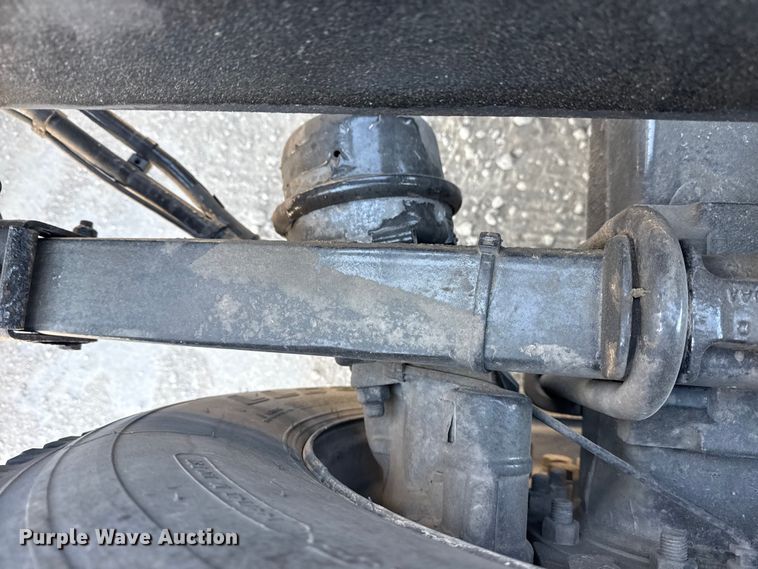 image for item DQ4340 2018 Peterbilt 389 semi truck