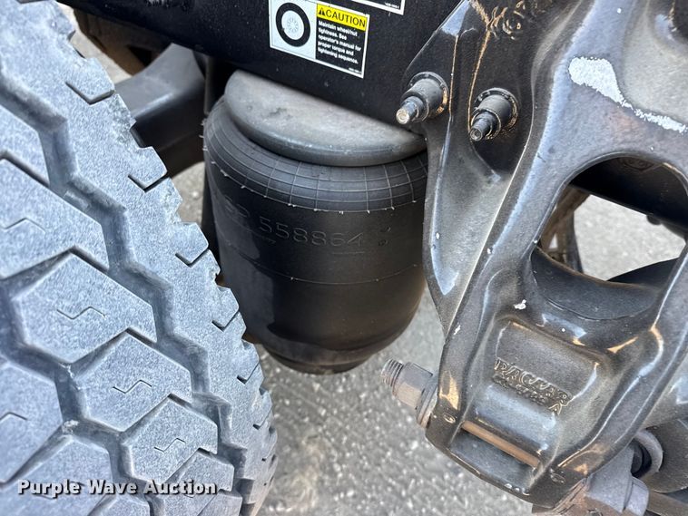 image for item DQ4340 2018 Peterbilt 389 semi truck