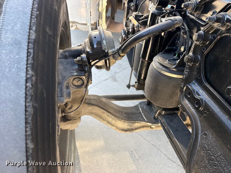 image for item DQ4340 2018 Peterbilt 389 semi truck