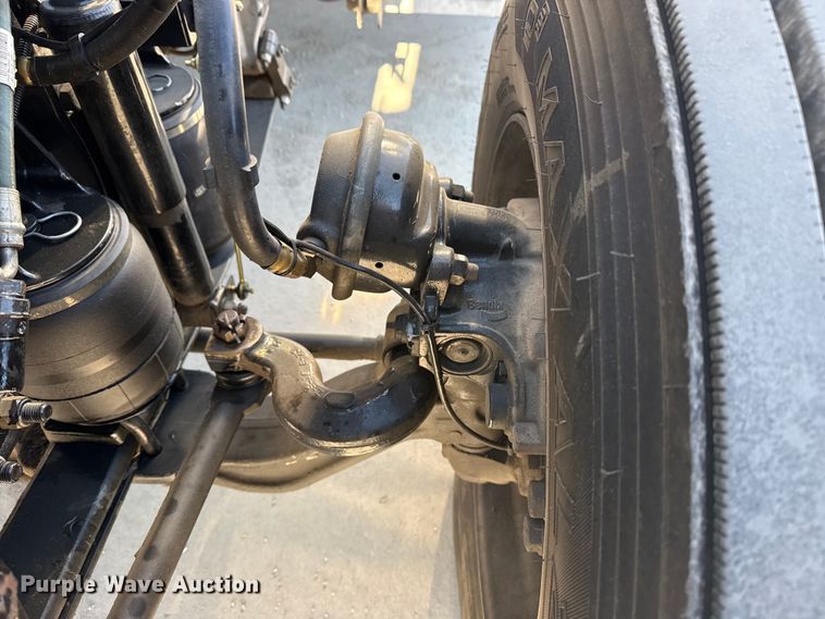 image for item DQ4340 2018 Peterbilt 389 semi truck