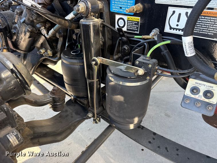 image for item DQ4340 2018 Peterbilt 389 semi truck