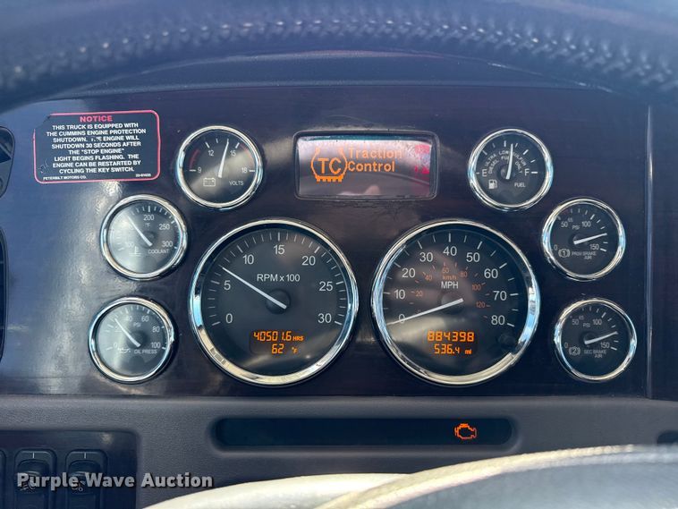 image for item DQ4340 2018 Peterbilt 389 semi truck