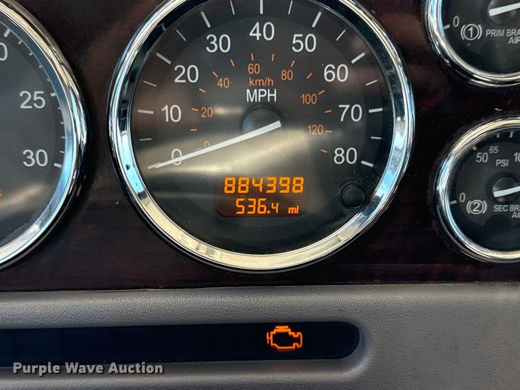 image for item DQ4340 2018 Peterbilt 389 semi truck