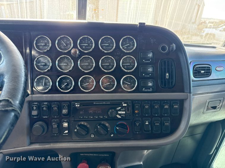 image for item DQ4340 2018 Peterbilt 389 semi truck