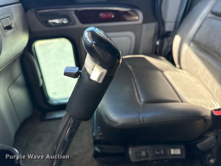 image for item DQ4340 2018 Peterbilt 389 semi truck