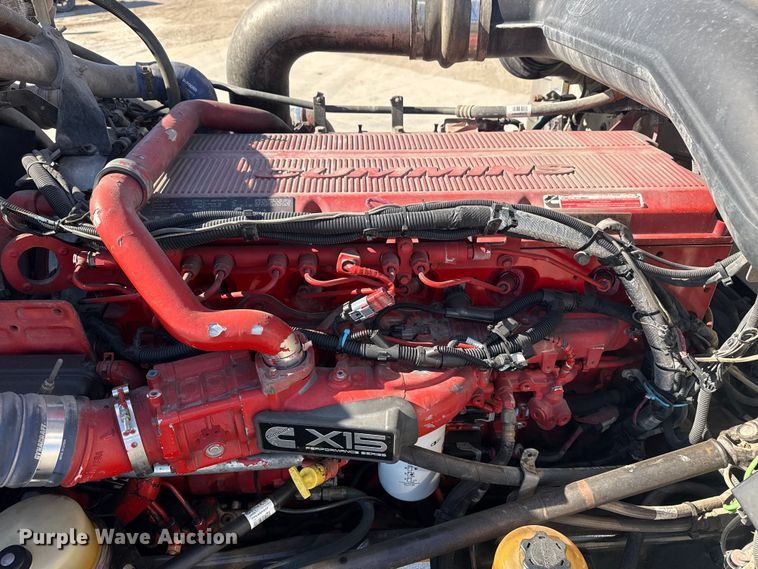 image for item DQ4340 2018 Peterbilt 389 semi truck