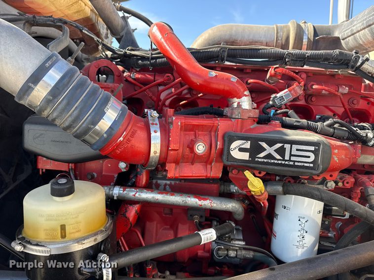 image for item DQ4340 2018 Peterbilt 389 semi truck