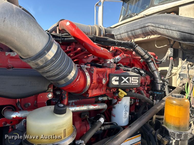 image for item DQ4340 2018 Peterbilt 389 semi truck