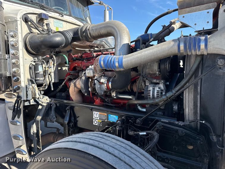image for item DQ4340 2018 Peterbilt 389 semi truck
