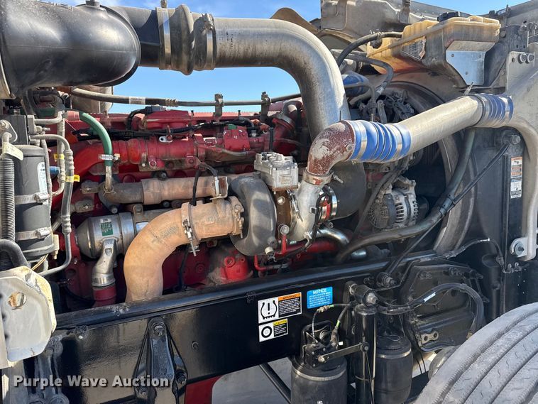 image for item DQ4340 2018 Peterbilt 389 semi truck