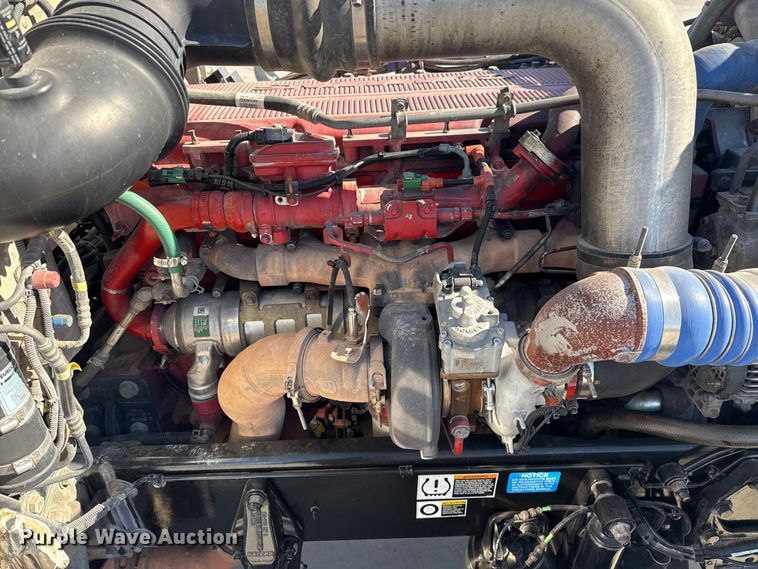 image for item DQ4340 2018 Peterbilt 389 semi truck