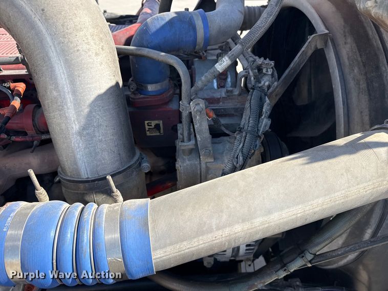 image for item DQ4340 2018 Peterbilt 389 semi truck