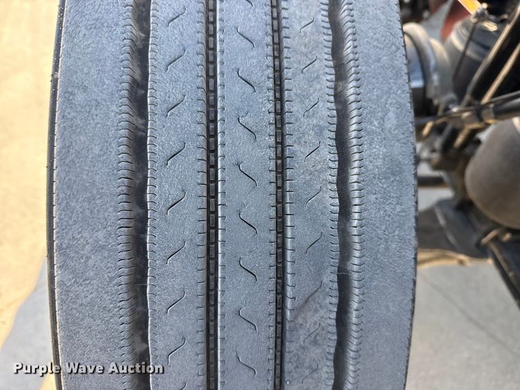 image for item DQ4340 2018 Peterbilt 389 semi truck