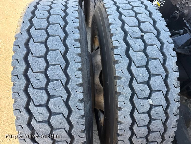 image for item DQ4340 2018 Peterbilt 389 semi truck