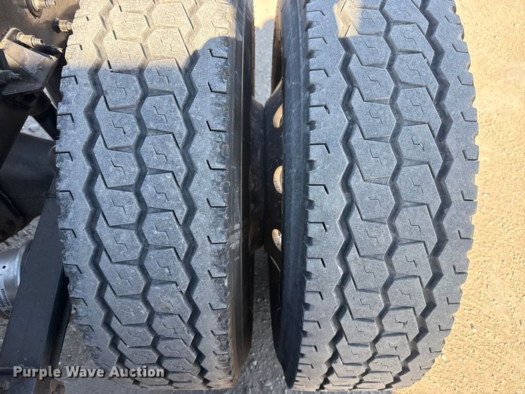 image for item DQ4340 2018 Peterbilt 389 semi truck