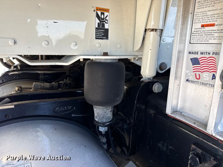 image for item DQ4341 2018 Peterbilt 389 semi truck