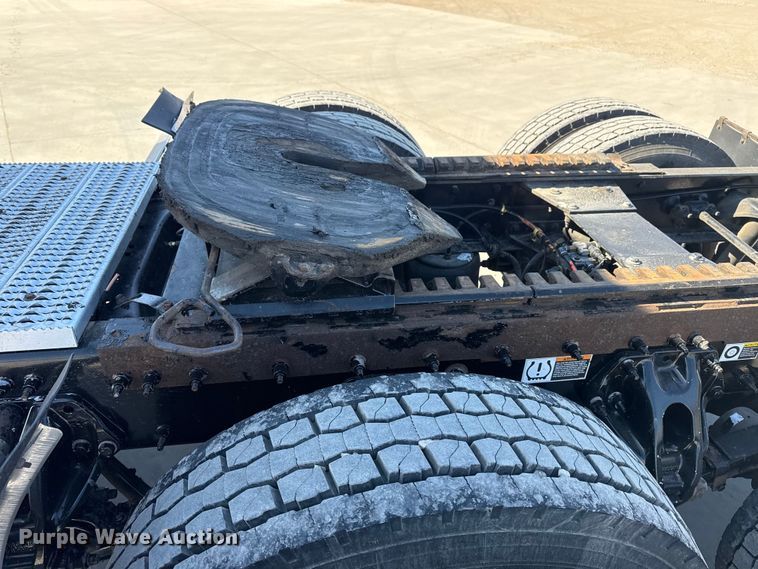 image for item DQ4341 2018 Peterbilt 389 semi truck