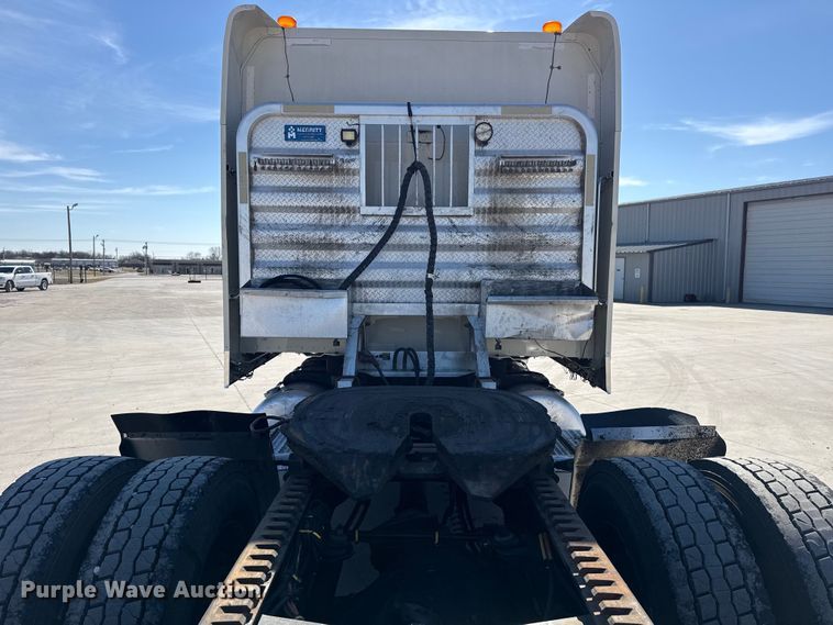 image for item DQ4341 2018 Peterbilt 389 semi truck