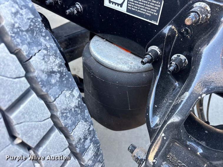 image for item DQ4341 2018 Peterbilt 389 semi truck