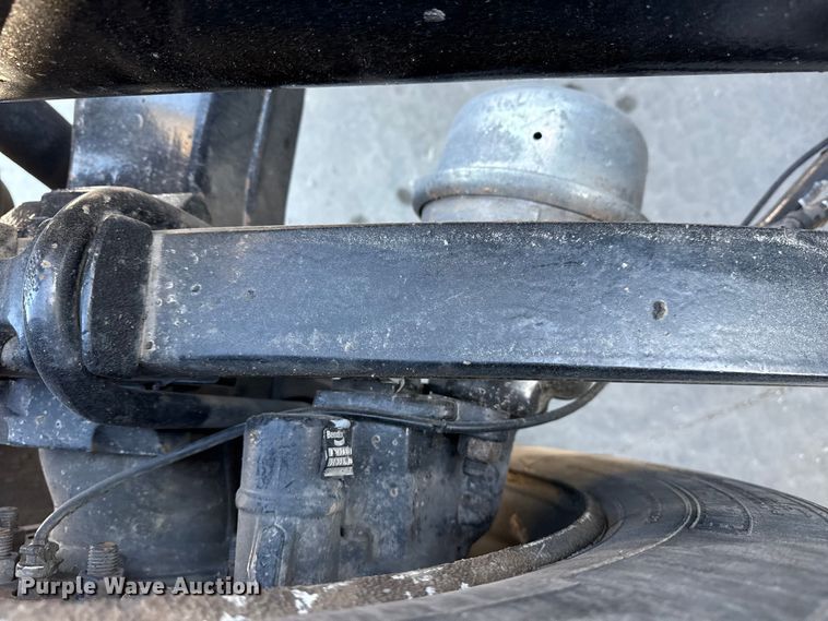 image for item DQ4341 2018 Peterbilt 389 semi truck