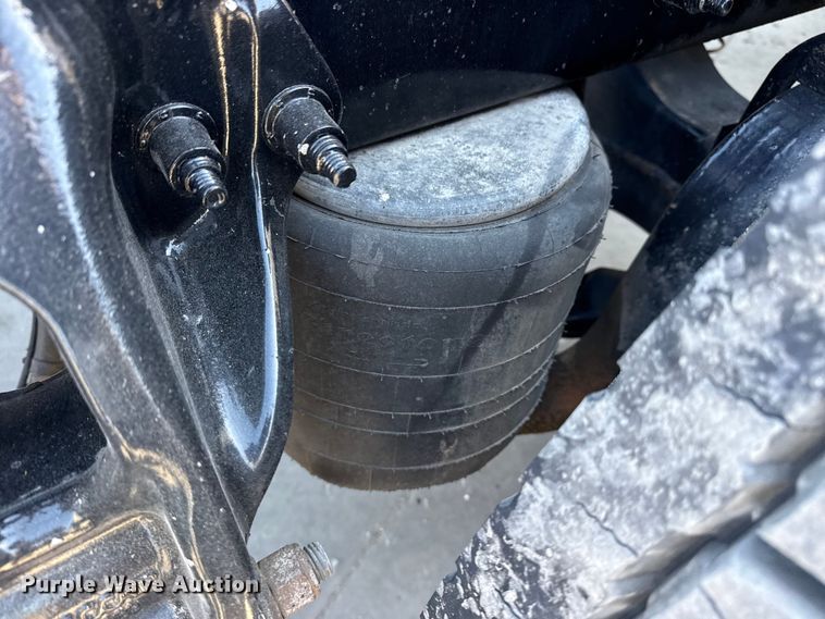 image for item DQ4341 2018 Peterbilt 389 semi truck