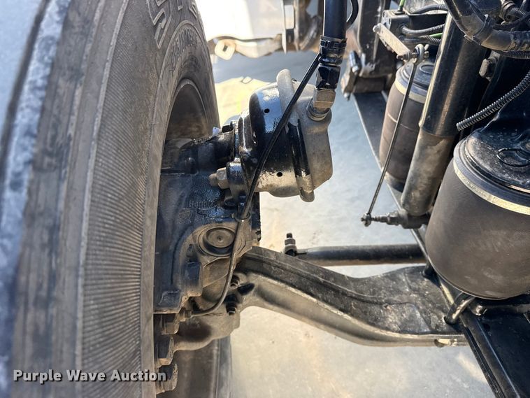 image for item DQ4341 2018 Peterbilt 389 semi truck