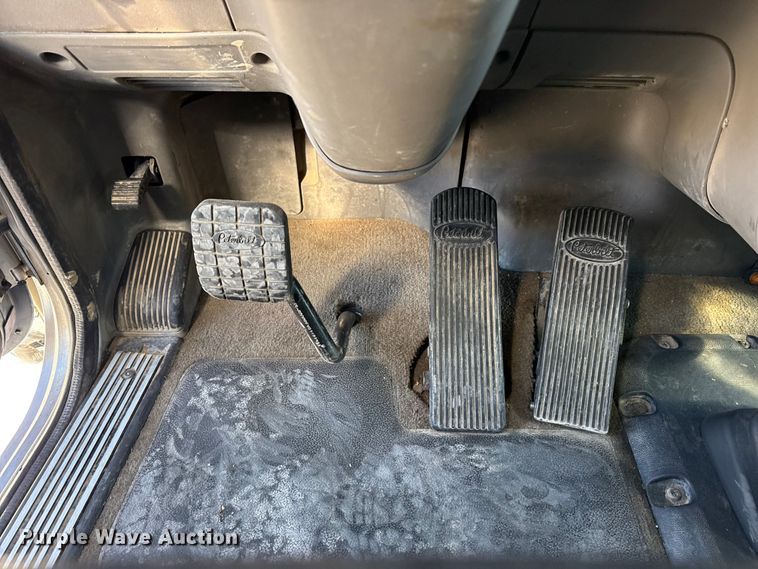 image for item DQ4341 2018 Peterbilt 389 semi truck