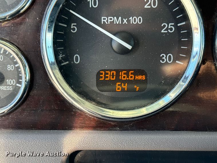 image for item DQ4341 2018 Peterbilt 389 semi truck