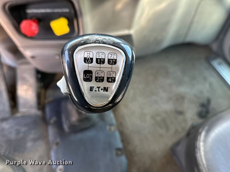 image for item DQ4341 2018 Peterbilt 389 semi truck