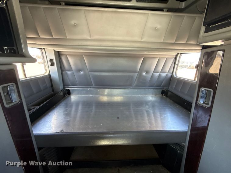 image for item DQ4341 2018 Peterbilt 389 semi truck