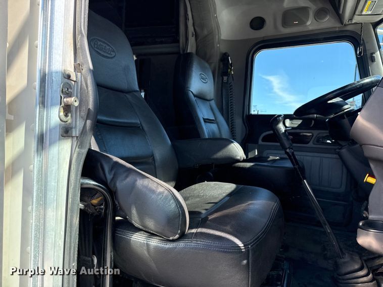 image for item DQ4341 2018 Peterbilt 389 semi truck