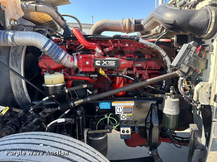 image for item DQ4341 2018 Peterbilt 389 semi truck