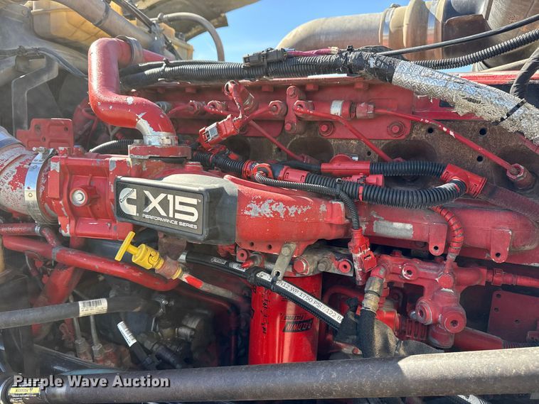 image for item DQ4341 2018 Peterbilt 389 semi truck