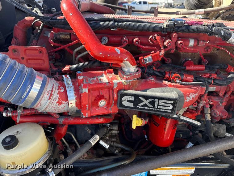 image for item DQ4341 2018 Peterbilt 389 semi truck