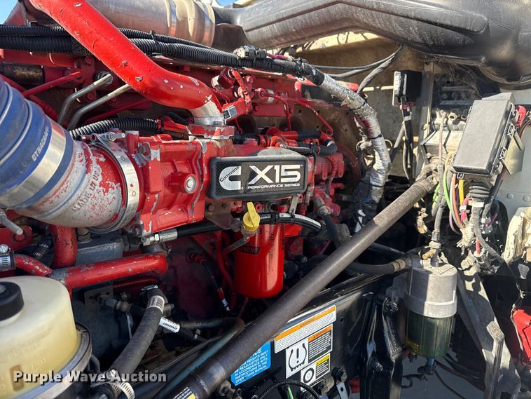 image for item DQ4341 2018 Peterbilt 389 semi truck