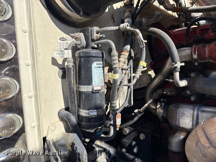 image for item DQ4341 2018 Peterbilt 389 semi truck