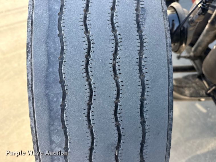 image for item DQ4341 2018 Peterbilt 389 semi truck