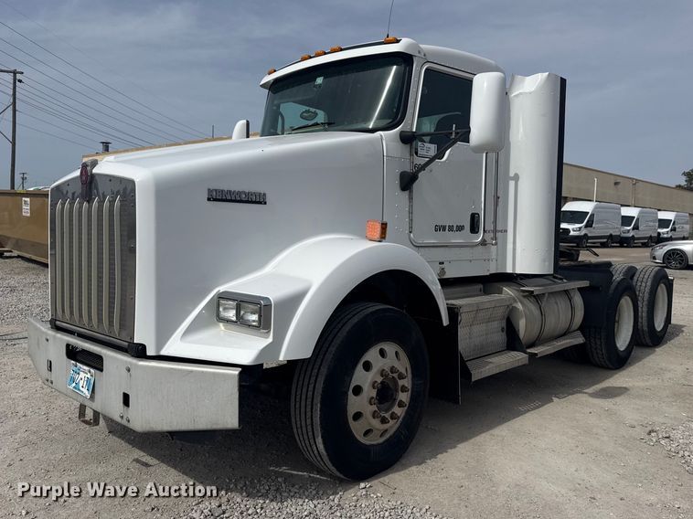 image for item DQ4346 2012 Kenworth T800 semi truck