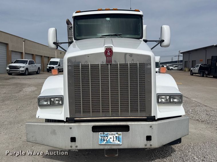 image for item DQ4346 2012 Kenworth T800 semi truck