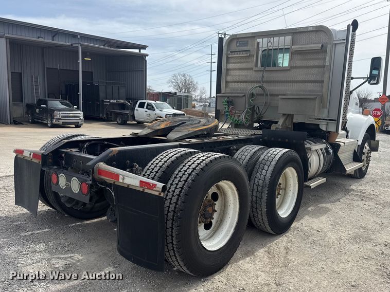 image for item DQ4346 2012 Kenworth T800 semi truck