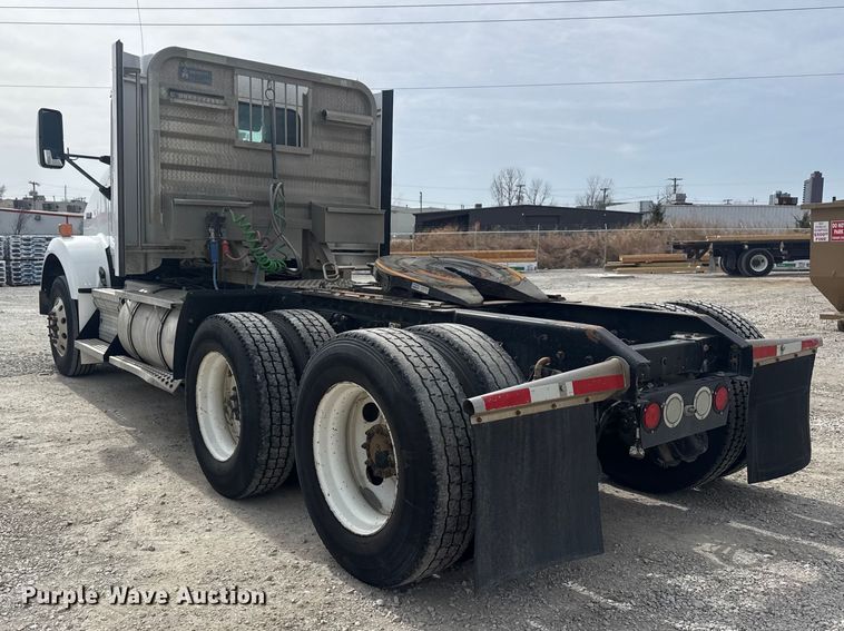 image for item DQ4346 2012 Kenworth T800 semi truck