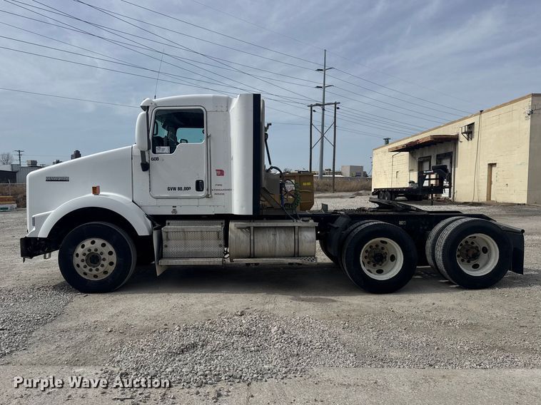 image for item DQ4346 2012 Kenworth T800 semi truck