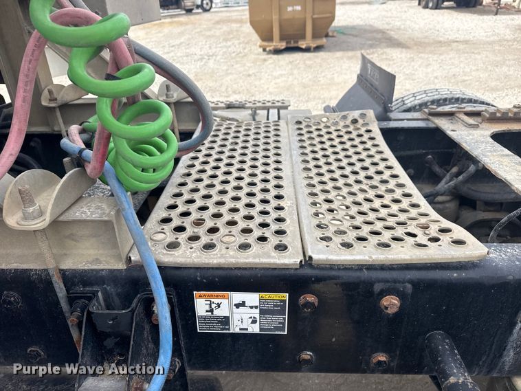 image for item DQ4346 2012 Kenworth T800 semi truck